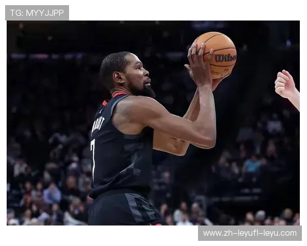 凯文·杜兰特在加盟太阳后迅速融入体系提升整体进攻效率